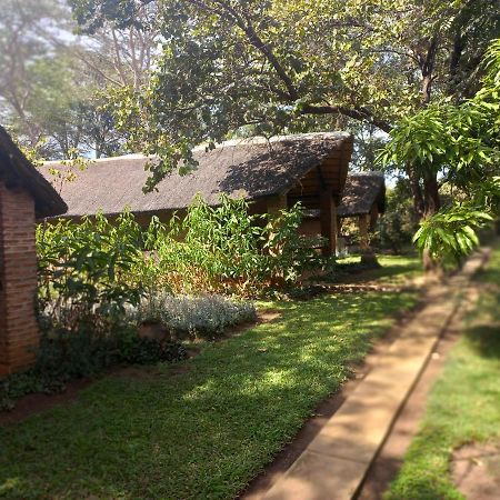 Barefoot Lodge And Safaris - Malawi Лилонгве Экстерьер фото