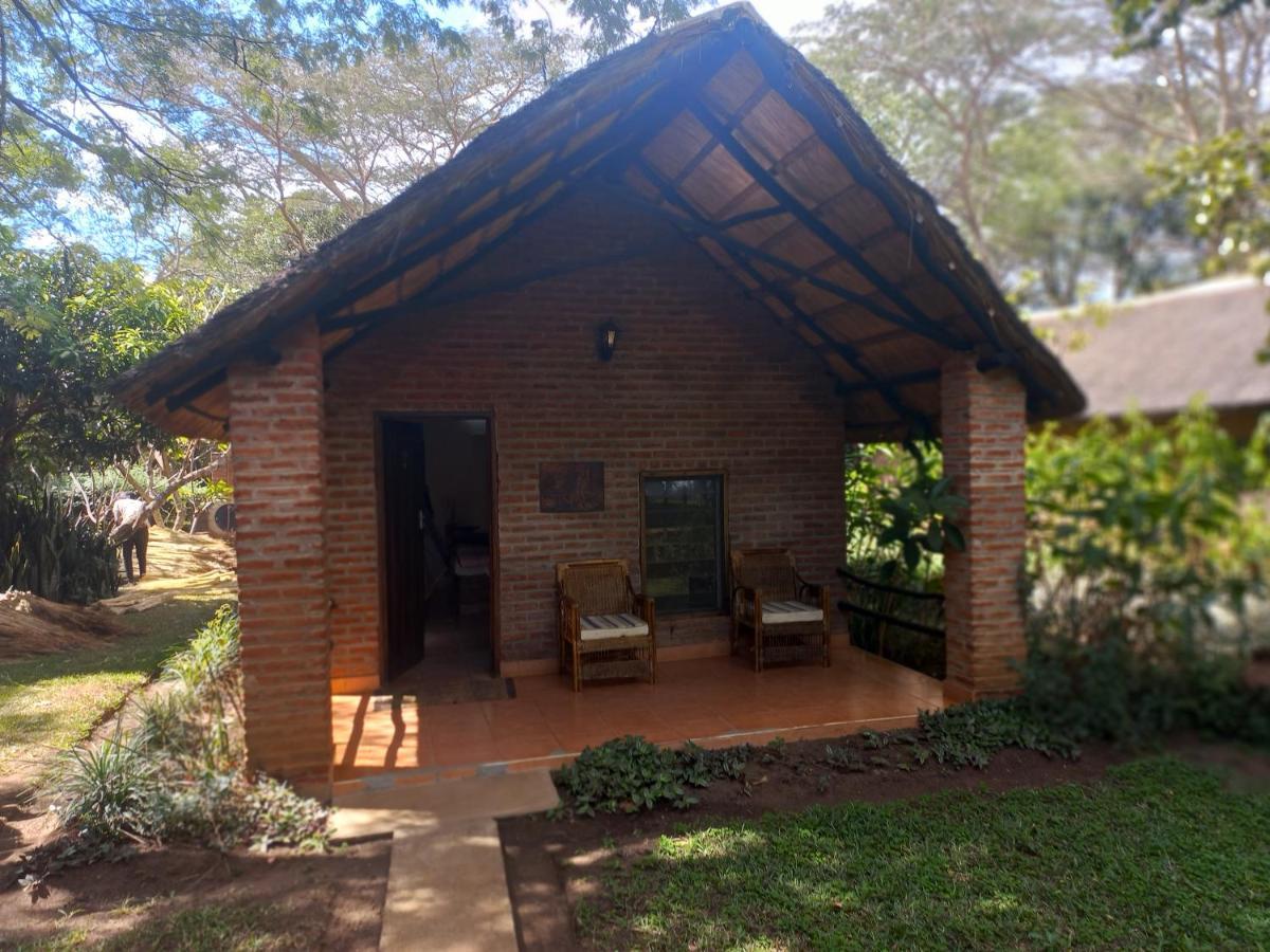 Barefoot Lodge And Safaris - Malawi Лилонгве Экстерьер фото