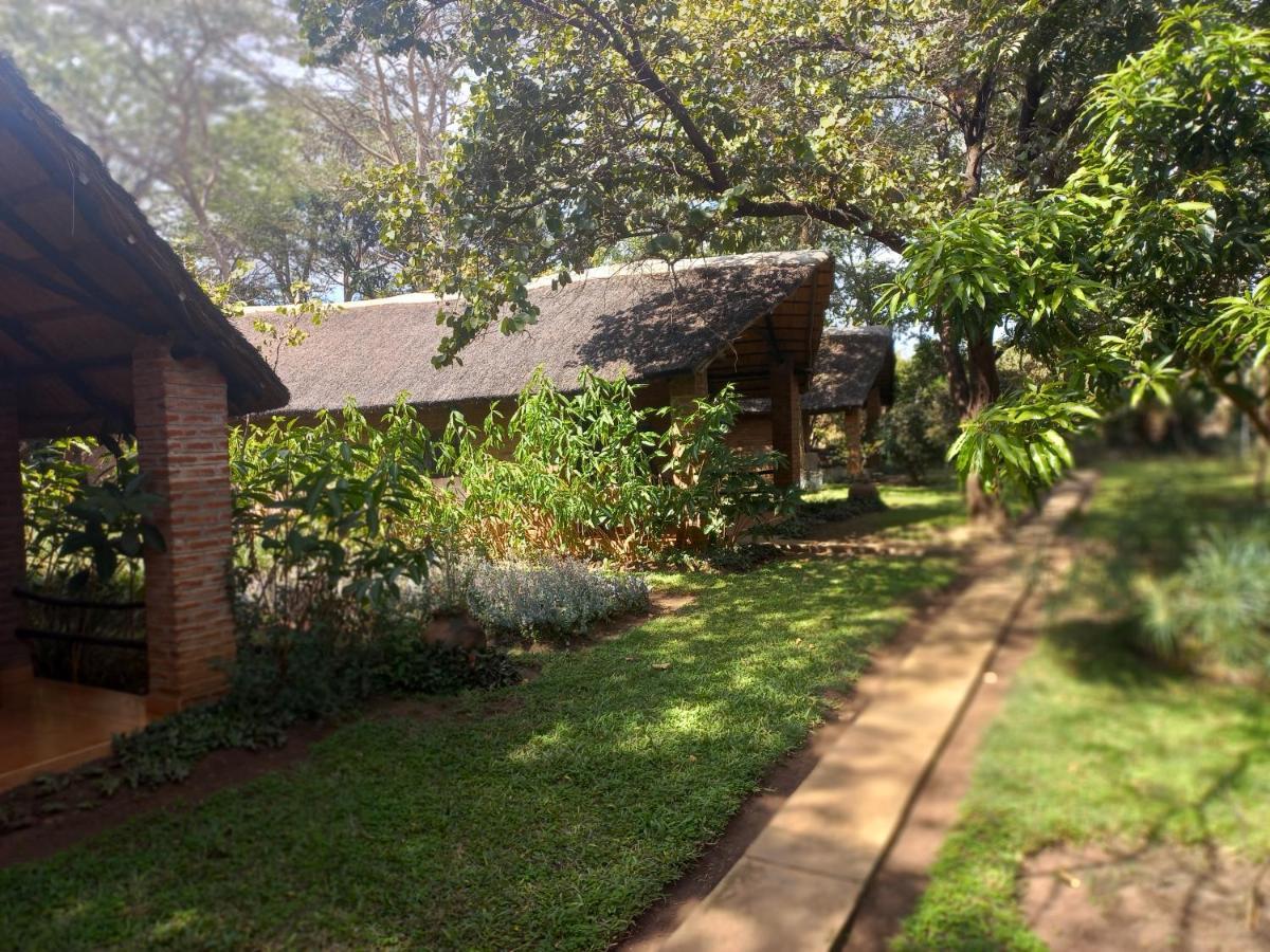 Barefoot Lodge And Safaris - Malawi Лилонгве Экстерьер фото