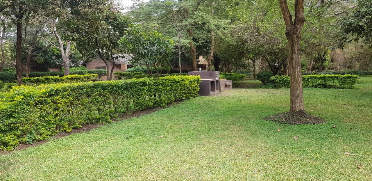 Barefoot Lodge And Safaris - Malawi Лилонгве Экстерьер фото