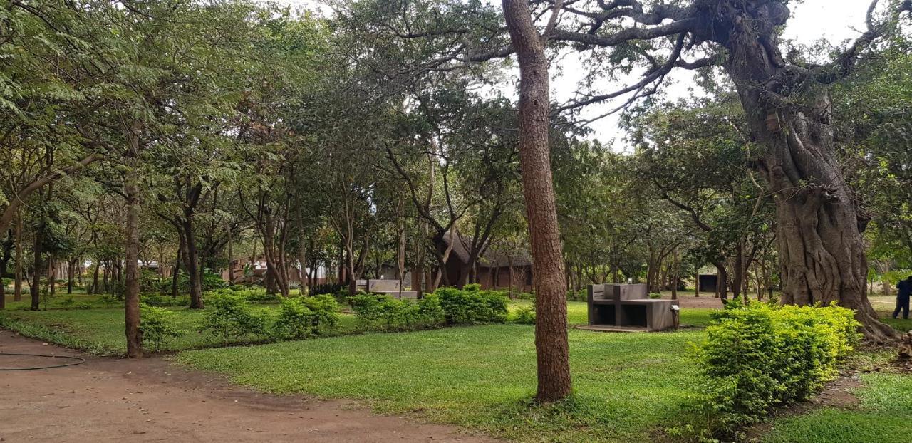 Barefoot Lodge And Safaris - Malawi Лилонгве Экстерьер фото