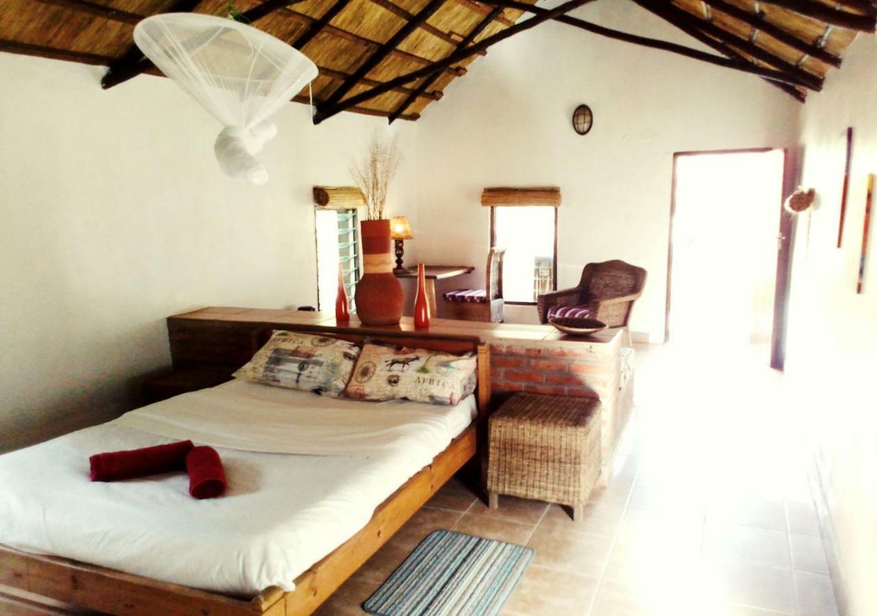 Barefoot Lodge And Safaris - Malawi Лилонгве Экстерьер фото