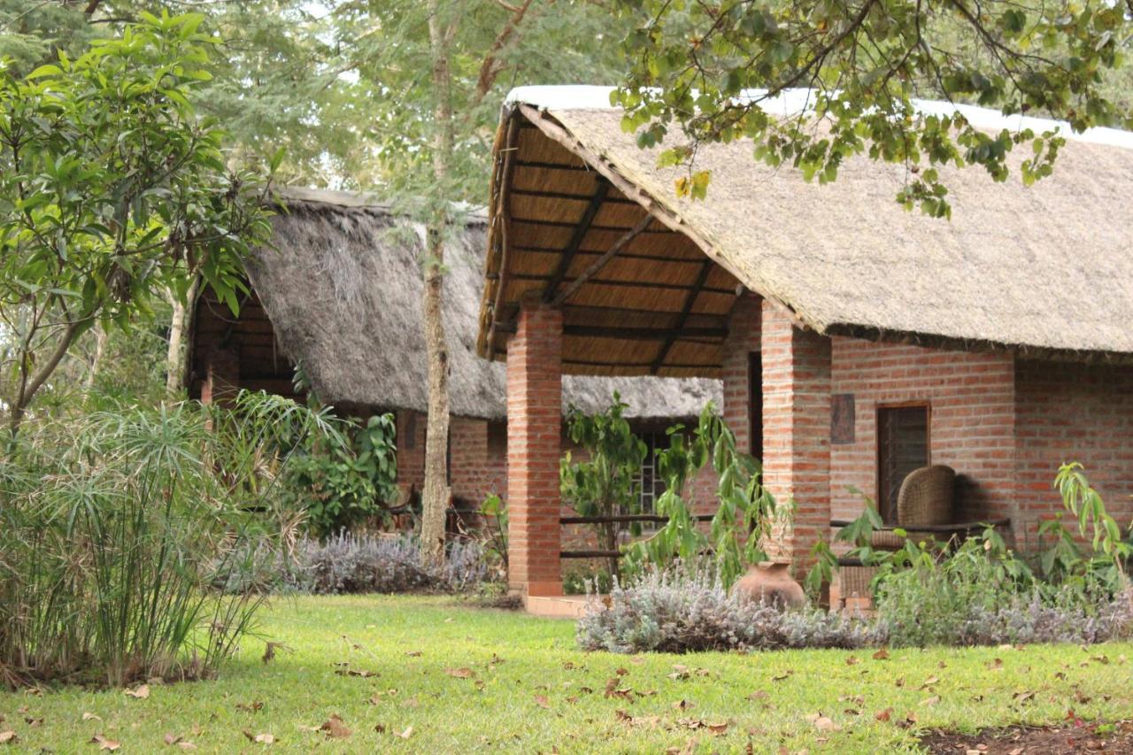 Barefoot Lodge And Safaris - Malawi Лилонгве Экстерьер фото